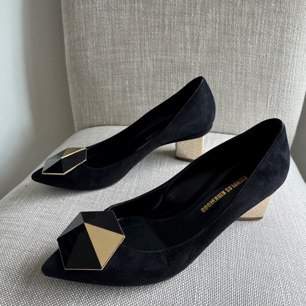 Nicholas Kirkwood Black Pumps with Gold Accent - Picture 3 of 10